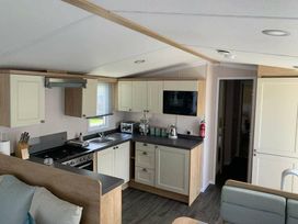 Oakdene Forest Park - Holiday Accommodation 22159 - Hampshire - 1188506 - thumbnail photo 4