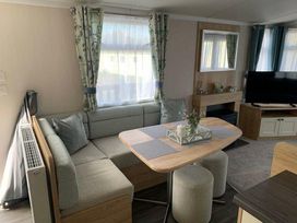 Oakdene Forest Park - Holiday Accommodation 22159 - Hampshire - 1188506 - thumbnail photo 5