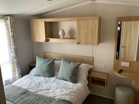 Oakdene Forest Park - Holiday Accommodation 22159 - Hampshire - 1188506 - thumbnail photo 8