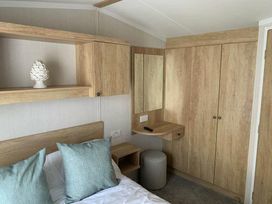 Oakdene Forest Park - Holiday Accommodation 22159 - Hampshire - 1188506 - thumbnail photo 9