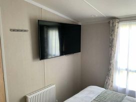 Oakdene Forest Park - Holiday Accommodation 22159 - Hampshire - 1188506 - thumbnail photo 10