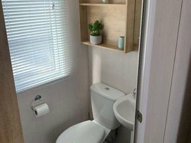 Oakdene Forest Park - Holiday Accommodation 22159 - Hampshire - 1188506 - thumbnail photo 11