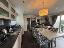 Golden Palm Resort - Holiday Accommodation 22164 - Lincolnshire - 1188510 - thumbnail photo 5