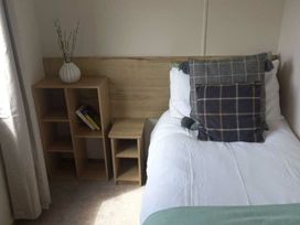Cayton Bay Caravan Park - Holiday Accommodation 22165 - North Yorkshire (incl. Whitby) - 1188511 - thumbnail photo 6