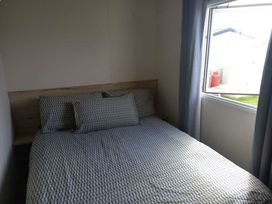 Cayton Bay Caravan Park - Holiday Accommodation 22165 - North Yorkshire (incl. Whitby) - 1188511 - thumbnail photo 7