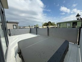 Golden Palm Resort - Holiday Accommodation 22168 - Lincolnshire - 1188514 - thumbnail photo 2