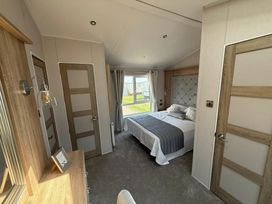 Golden Palm Resort - Holiday Accommodation 22168 - Lincolnshire - 1188514 - thumbnail photo 11