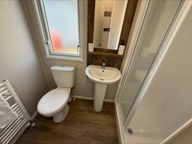 Lido Beach Holiday Park - Holiday Accommodation 22178 - North Wales - 1188523 - thumbnail photo 9