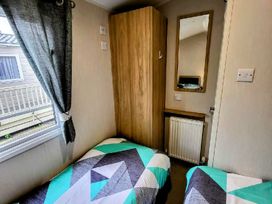 Lido Beach Holiday Park - Holiday Accommodation 22178 - North Wales - 1188523 - thumbnail photo 16