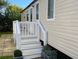Hopton Holiday Village - Holiday Accommodation 22179 - Suffolk & Essex - 1188524 - thumbnail photo 1