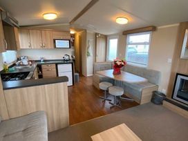 Hopton Holiday Village - Holiday Accommodation 22179 - Suffolk & Essex - 1188524 - thumbnail photo 2