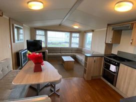 Hopton Holiday Village - Holiday Accommodation 22179 - Suffolk & Essex - 1188524 - thumbnail photo 3