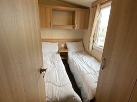 Hopton Holiday Village - Holiday Accommodation 22179 - Suffolk & Essex - 1188524 - thumbnail photo 6