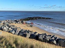 Hopton Holiday Village - Holiday Accommodation 22179 - Suffolk & Essex - 1188524 - thumbnail photo 16