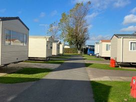 Hopton Holiday Village - Holiday Accommodation 22179 - Suffolk & Essex - 1188524 - thumbnail photo 19
