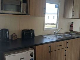 Hayling Island Holiday Park - Meadow Bay Villages - Holiday Accommodation 22187 - Hampshire - 1188531 - thumbnail photo 11