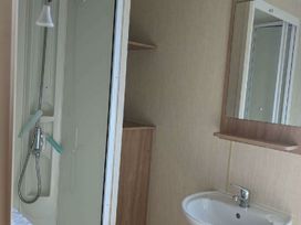 Hayling Island Holiday Park - Meadow Bay Villages - Holiday Accommodation 22187 - Hampshire - 1188531 - thumbnail photo 12