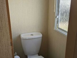 Hayling Island Holiday Park - Meadow Bay Villages - Holiday Accommodation 22187 - Hampshire - 1188531 - thumbnail photo 13