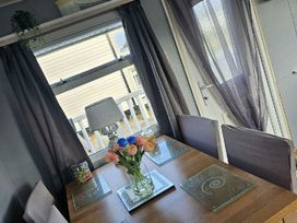 Kingfisher Caravan Park - Holiday Accommodation 22193 - Lincolnshire - 1188536 - thumbnail photo 7