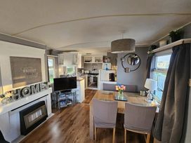Kingfisher Caravan Park - Holiday Accommodation 22193 - Lincolnshire - 1188536 - thumbnail photo 9