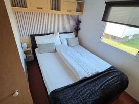 Kingfisher Caravan Park - Holiday Accommodation 22193 - Lincolnshire - 1188536 - thumbnail photo 17