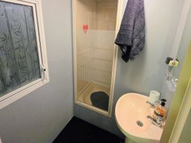 A bathroom with a shower and washbasin at Kingfisher Caravan Park - Holiday Accommodation 22193 Ingomells