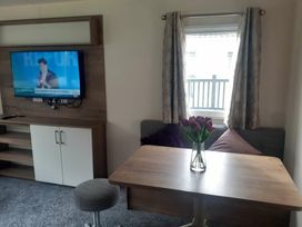 Newhaven Holiday Park - Holiday Accommodation 22222 - Peak District & Derbyshire - 1188562 - thumbnail photo 4