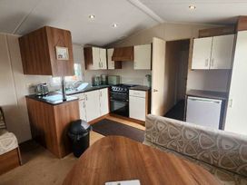 Kingfisher Caravan Park - Holiday Accommodation 22238 - Lincolnshire - 1188574 - thumbnail photo 7