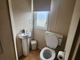 Kingfisher Caravan Park - Holiday Accommodation 22238 - Lincolnshire - 1188574 - thumbnail photo 10