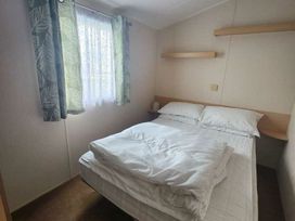 Kingfisher Caravan Park - Holiday Accommodation 22238 - Lincolnshire - 1188574 - thumbnail photo 12