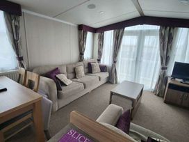 Kingfisher Caravan Park - Holiday Accommodation 22241 - Lincolnshire - 1188577 - thumbnail photo 6