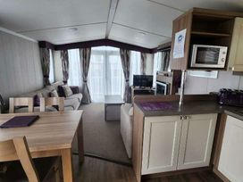 Kingfisher Caravan Park - Holiday Accommodation 22241 - Lincolnshire - 1188577 - thumbnail photo 8