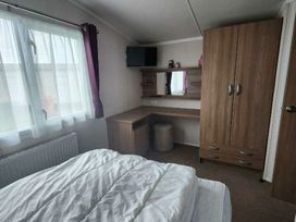 Kingfisher Caravan Park - Holiday Accommodation 22241 - Lincolnshire - 1188577 - thumbnail photo 12