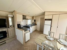 Kingfisher Caravan Park - Holiday Accommodation 22245 - Lincolnshire - 1188581 - thumbnail photo 2