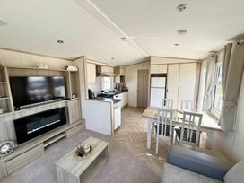 Kingfisher Caravan Park - Holiday Accommodation 22245 - Lincolnshire - 1188581 - thumbnail photo 3