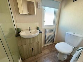 Kingfisher Caravan Park - Holiday Accommodation 22245 - Lincolnshire - 1188581 - thumbnail photo 5