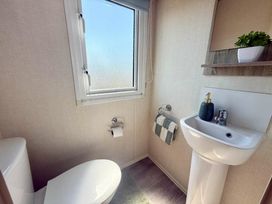 Kingfisher Caravan Park - Holiday Accommodation 22245 - Lincolnshire - 1188581 - thumbnail photo 6
