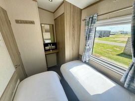 Kingfisher Caravan Park - Holiday Accommodation 22245 - Lincolnshire - 1188581 - thumbnail photo 11