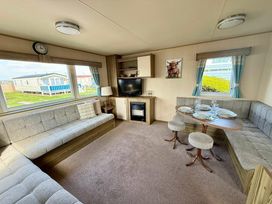 Kingfisher Caravan Park - Holiday Accommodation 22246 - Lincolnshire - 1188582 - thumbnail photo 9