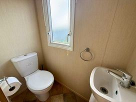 Kingfisher Caravan Park - Holiday Accommodation 22246 - Lincolnshire - 1188582 - thumbnail photo 11