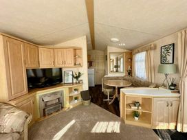 Kingfisher Caravan Park - Holiday Accommodation 22247 - Lincolnshire - 1188583 - thumbnail photo 9