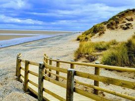 Presthaven Beach Resort - Holiday Accommodation 22258 - North Wales - 1188592 - thumbnail photo 17