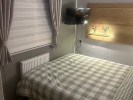 Pendine Sands - Holiday Accommodation 22265 - South Wales - 1188596 - thumbnail photo 14