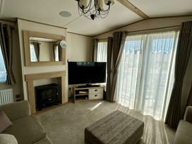 West Sands - Holiday Accommodation 22291 - Hampshire - 1188614 - thumbnail photo 2