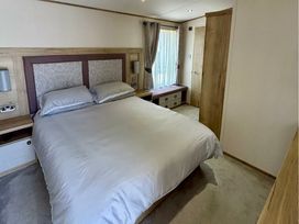 West Sands - Holiday Accommodation 22291 - Hampshire - 1188614 - thumbnail photo 5