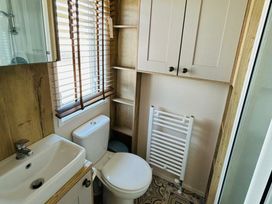 West Sands - Holiday Accommodation 22291 - Hampshire - 1188614 - thumbnail photo 7