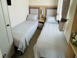 West Sands - Holiday Accommodation 22291 - Hampshire - 1188614 - thumbnail photo 8