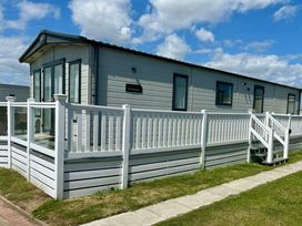 West Sands - Holiday Accommodation 22291 - Hampshire - 1188614 - thumbnail photo 11