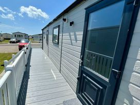West Sands - Holiday Accommodation 22291 - Hampshire - 1188614 - thumbnail photo 12