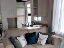 West Sands - Holiday Accommodation 22292 - Hampshire - 1188615 - thumbnail photo 2